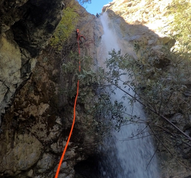 Rapeleando la cascada
